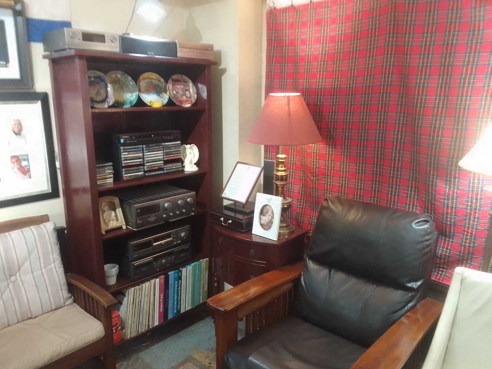 stereo cabiner - living room